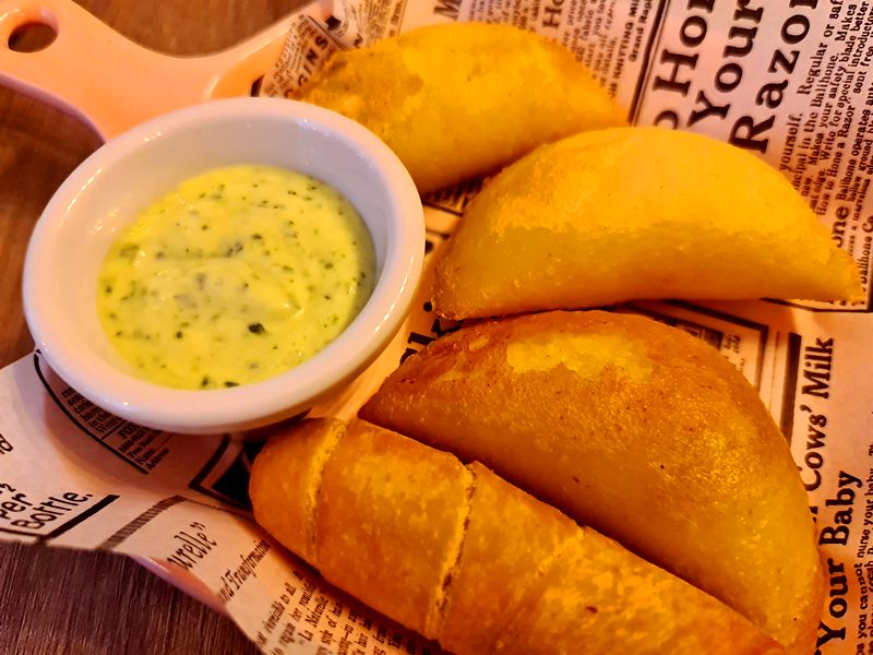 Mokambo Sevilla. Detapasconchencho