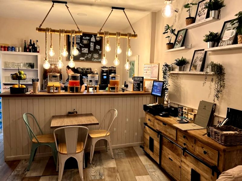 Mokambo Sevilla. Detapasconchencho