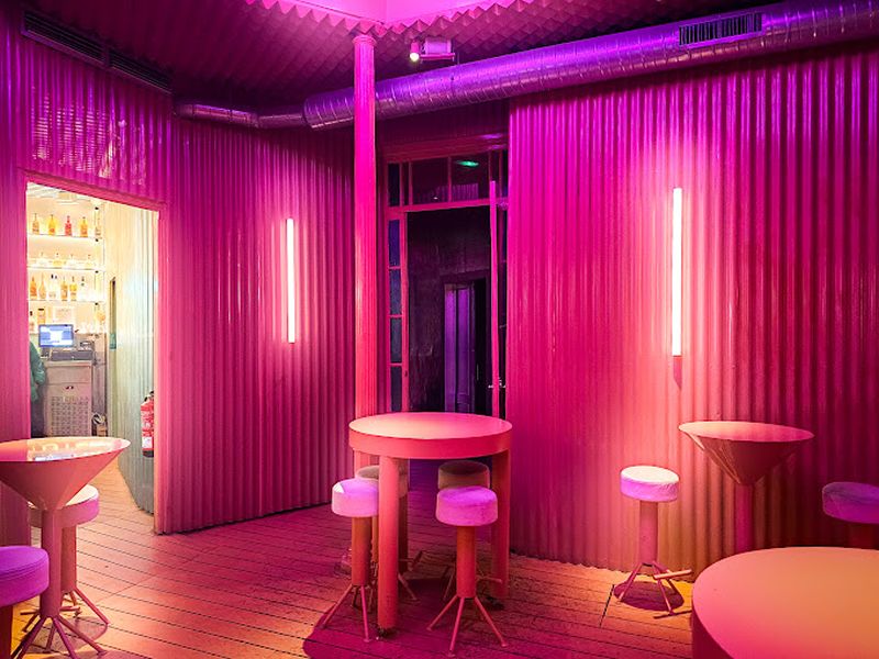 Naked and Famous Cocktail Bar. Detapasconchencho