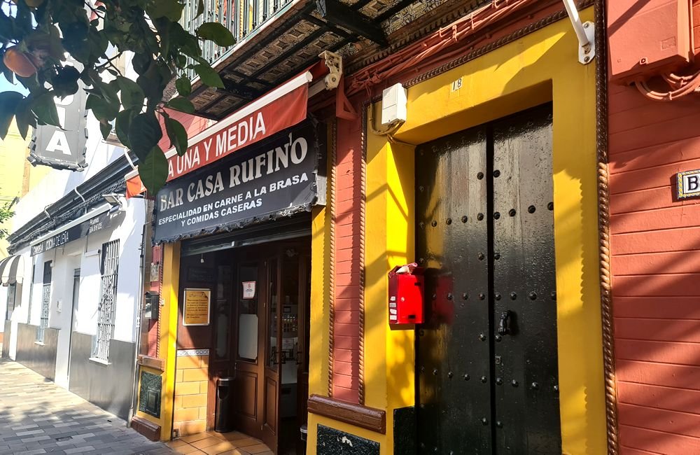 Bar La una y media Casa Rufino. Detapasconchencho